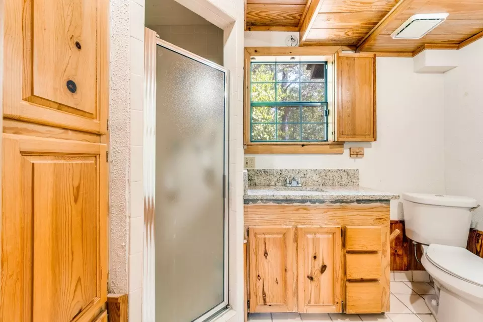Bath - 539 N Duncanville Rd, Cedar Hill, TX 75104 photo 4 of 5