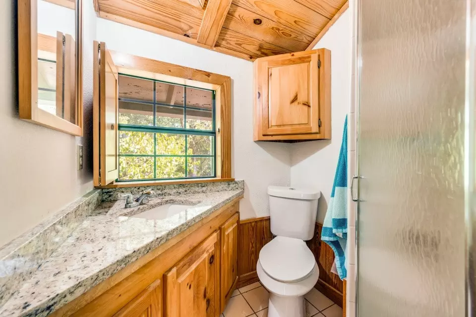 Bath - 539 N Duncanville Rd, Cedar Hill, TX 75104 photo 5 of 5