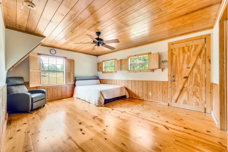 Bedroom - 539 N Duncanville Rd, Cedar Hill, TX 75104 photo 5 of 7