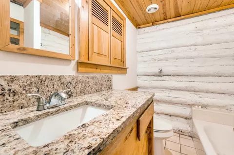 Bath - 539 N Duncanville Rd, Cedar Hill, TX 75104 photo 1 of 5
