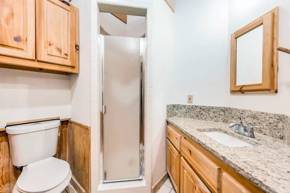 Bath - 539 N Duncanville Rd, Cedar Hill, TX 75104 photo 3 of 5