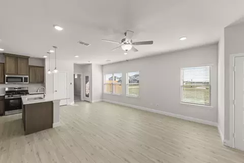 470 Dreamers Ln, Lavon, TX 75166
