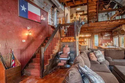 Living - 1294 River Rd, Colbert, OK 74733 photo 4 of 5
