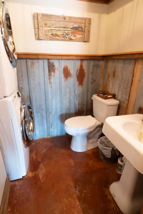 Bath - 1294 River Rd, Colbert, OK 74733 photo 3 of 3