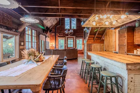 Dining - 1294 River Rd, Colbert, OK 74733 photo 4 of 4