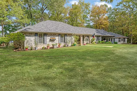 717 Hidden Lake Dr, Powderly, TX 75473