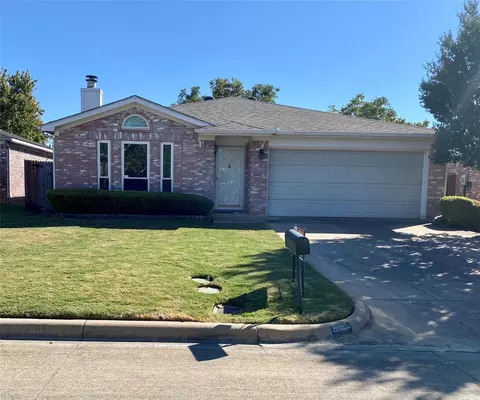 8012 Iris Cir, Fort Worth, TX 76137