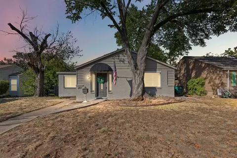 2117 W Lotus Ave, Fort Worth, TX 76111