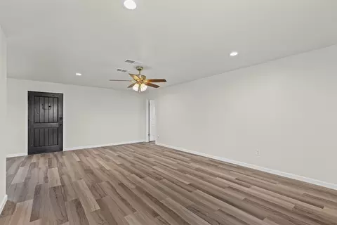 Living - 610 Mcvoid Rd, Springtown, TX 76082 photo 2 of 4