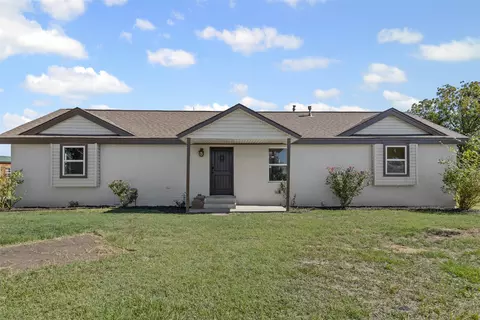 Exterior - 610 Mcvoid Rd, Springtown, TX 76082 photo 2 of 8