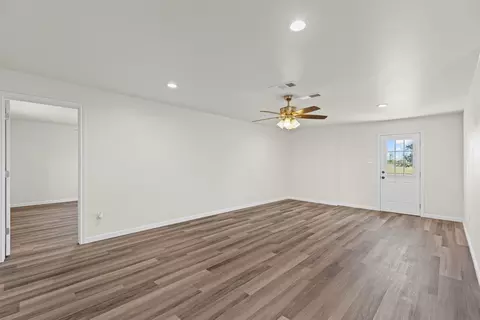 Living - 610 Mcvoid Rd, Springtown, TX 76082 photo 1 of 4