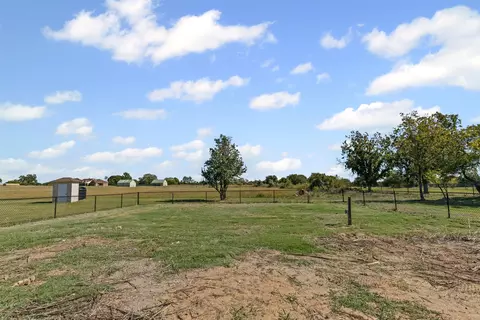 Exterior - 610 Mcvoid Rd, Springtown, TX 76082 photo 7 of 8