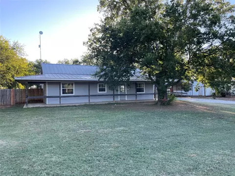 208 N Stadium Dr, Alvord, TX 76225
