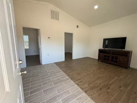 Living - 160 Summit Dr, Springtown, TX 76082 photo 4 of 4