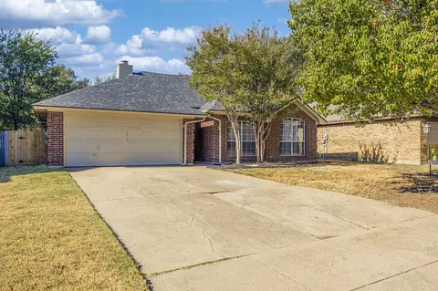10832 Tall Oak Dr, Fort Worth, TX 76108