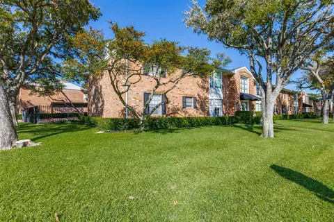 6023 Sandhurst Ln #A, Dallas, TX 75206