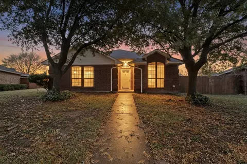 2933 Lawndale Dr, Lancaster, TX 75134