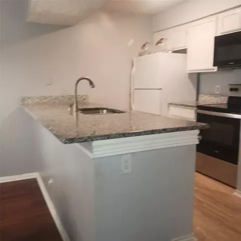 5750 Phoenix Dr #33, Dallas, TX 75231