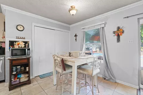 Dining - 301 E Hampton Rd, Crowley, TX 76036 photo 1 of 1