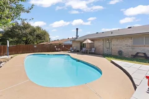 Exterior - 301 E Hampton Rd, Crowley, TX 76036 photo 5 of 8