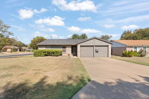 301 E Hampton Rd, Crowley, TX 76036
