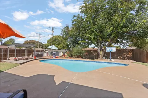 Exterior - 301 E Hampton Rd, Crowley, TX 76036 photo 2 of 8