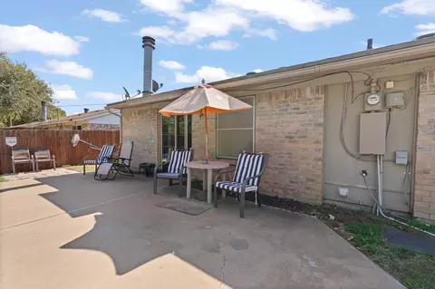Exterior - 301 E Hampton Rd, Crowley, TX 76036 photo 6 of 8