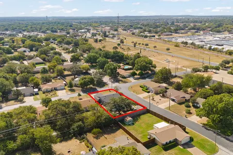 View/Area - 301 E Hampton Rd, Crowley, TX 76036 photo 2 of 4