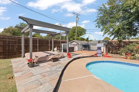 Exterior - 301 E Hampton Rd, Crowley, TX 76036 photo 7 of 8