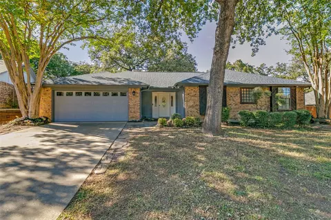 7809 Miracle Ln, North Richland Hills, TX 76182