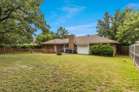 5711 Tumbleweed Ct, Arlington, TX 76017