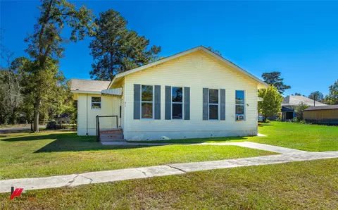 309-311 Sycamore St, Logansport, LA 71049
