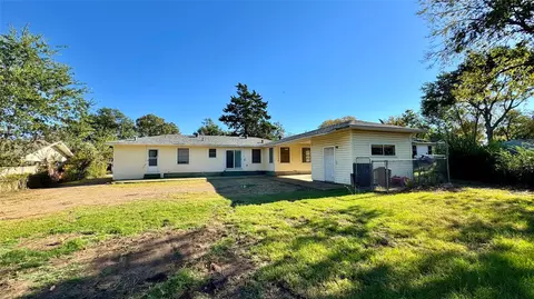 Exterior - 105 Davidson Dr, Terrell, TX 75160 photo 3 of 5