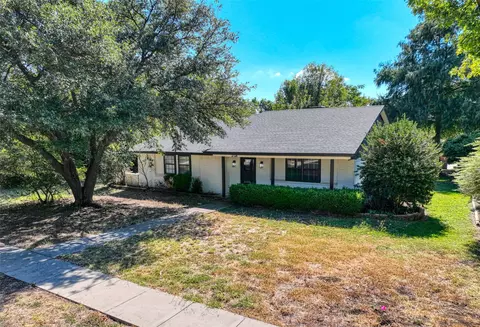 2126 Huntington Dr, Grand Prairie, TX 75051