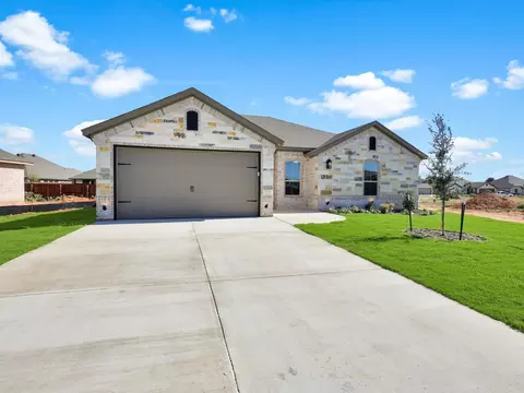 Exterior - 724 Raylan St, Springtown, TX 76082 photo 3 of 6