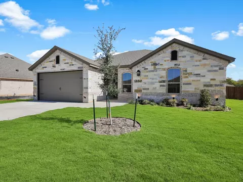 Exterior - 724 Raylan St, Springtown, TX 76082 photo 2 of 6