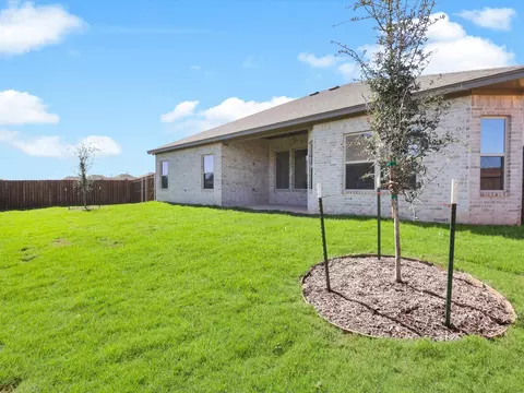 Exterior - 724 Raylan St, Springtown, TX 76082 photo 5 of 6
