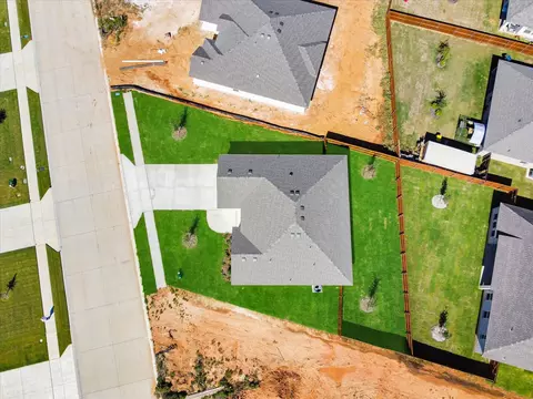 View/Area - 724 Raylan St, Springtown, TX 76082 photo 6 of 10