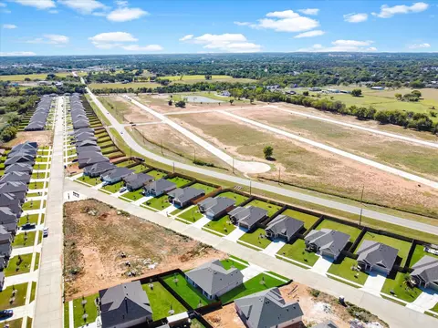 View/Area - 724 Raylan St, Springtown, TX 76082 photo 10 of 10