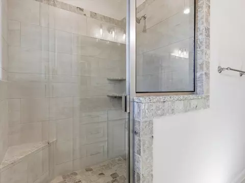Bath - 724 Raylan St, Springtown, TX 76082 photo 3 of 4