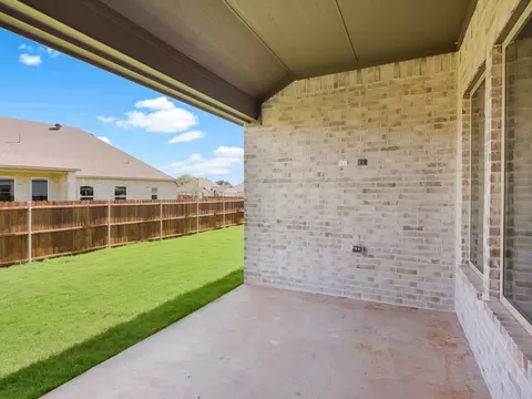 Exterior - 724 Raylan St, Springtown, TX 76082 photo 4 of 6