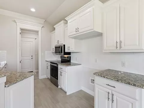 Kitchen - 724 Raylan St, Springtown, TX 76082 photo 1 of 4