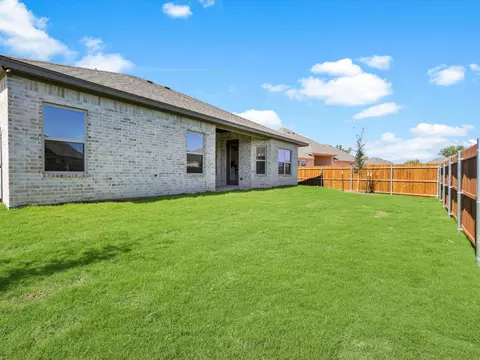 Exterior - 724 Raylan St, Springtown, TX 76082 photo 6 of 6