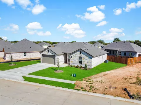 View/Area - 724 Raylan St, Springtown, TX 76082 photo 3 of 10