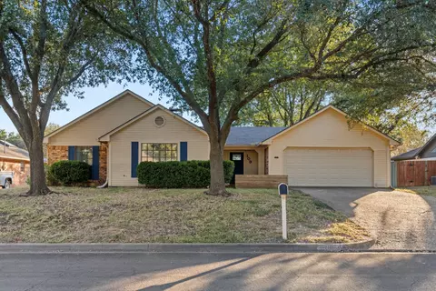 109 Flintrock Rd, Hewitt, TX 76643