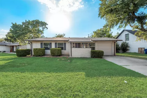 2403 Briarwood Ln, Carrollton, TX 75006