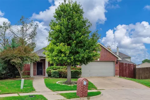 717 Chelsea Dr, Midlothian, TX 76065