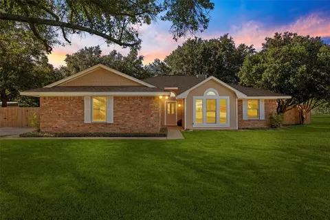 606 Lyndon Dr, Woodway, TX 76712