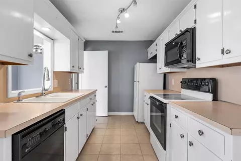 Kitchen - 3343 Chimney Place Dr, Waco, TX 76708 photo 1 of 2