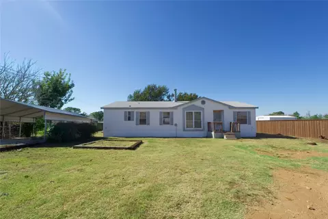 1207 Grayson St, Nocona, TX 76255